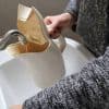 Pourquoi doit-on éviter de boire l’eau chaude du robinet ? On vous répond