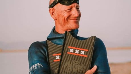 Pete (62) duikt acht minuten lang met één ademteug: ’Het gebeurt wel eens dat ik flauwval onder water’