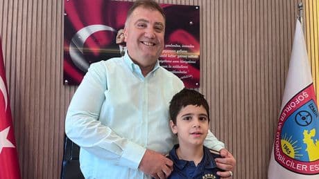 Fenerbahçe Başkanı Ali Koç'tan, lösemi hastası Rüzgar'a davet