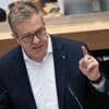 Weniger Geld für Beamte : Berlin will 700 Millionen Euro Personalkosten sparen