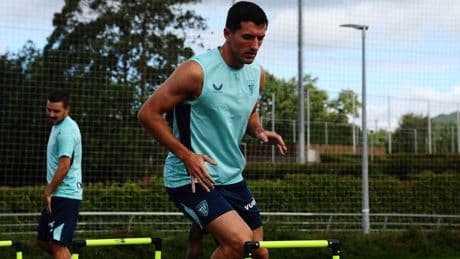 Vivián vuelve a ser el único central del Athletic en la convocatoria ante el Arsenal