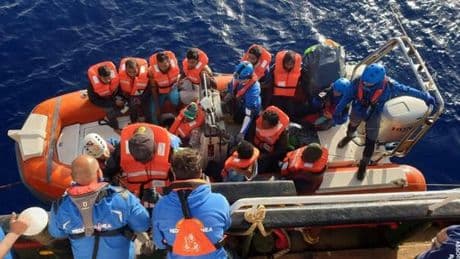 Migranti, anche Berlino sposa la linea dura: sprint sul modello Albania