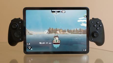 Razer’s new mobile controller can stretch wide enough to fit an iPad Pro