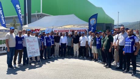 Derince Belediye Başkanı Sertif Gökçe grevdeki Gübretaş işçilerini ziyaret etti
