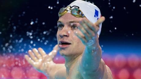 Léon Marchand, un fabuleux record du monde, en attendant les médailles
