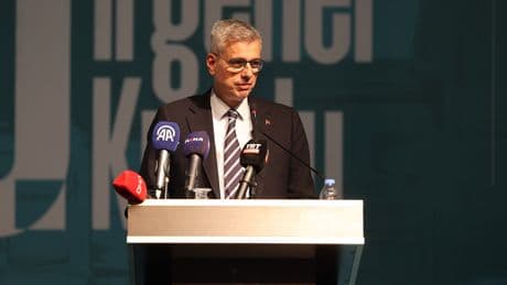 Bakan Memişoğlu, sağlık personellerinin görev başında olduğunu bildirdi