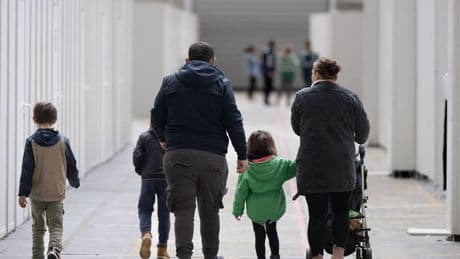 Medienberichte: Darum lehnen beide Kirchen den Stopp von Familiennachzug ab