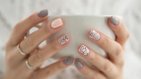 Nagellack-Ersatz: Nagelfolie richtig anwenden: Die wichtigsten Tipps zum Anbringen und Entfernen