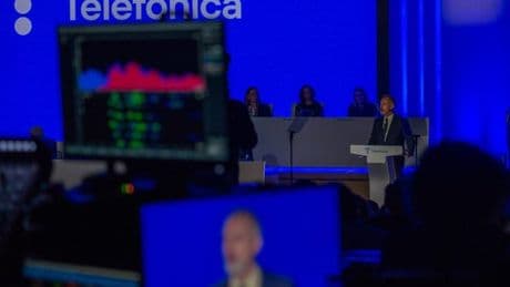 Telefónica pierde 1.731 millones hasta marzo por la venta de Argentina y Perú