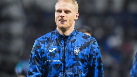 Drama voor Mitchel Bakker: Atalanta-back scheurt kruisband en staat maanden aan de kant