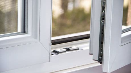Adiós a dormir con la ventana abierta en verano: expertos en salud piden no hacerlo