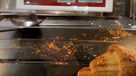 Der frühe Vogel eskaliert - Deutschland im Schokocroissant-Streit