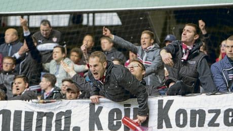 Klub-WM | Rütteln am Käfig