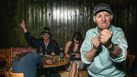 "Golden Days Before They End": Ein Hoch auf die Eckkneipe!