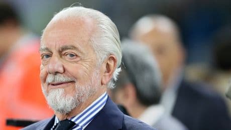 De Laurentiis sicuro: &ldquo;Il Napoli non in vendita, nemmeno per 2 miliardi e mezzo&quot;. Poi incorona Conte