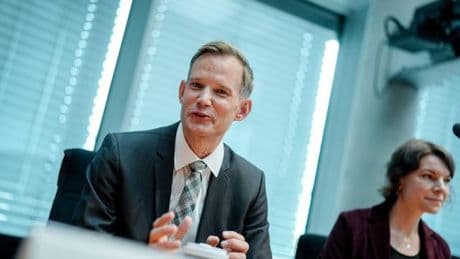 Gesundheitssystem: Streeck fordert Selbstbeteiligung von Patientinnen und Patienten