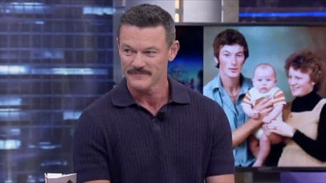 La infancia de Luke Evans como testigo de Jehová: “Me convirtió en un objetivo para los niños”