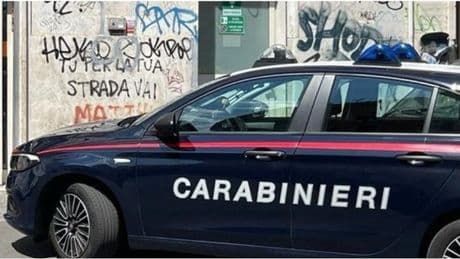Jesi, agente immobiliare si barrica in ufficio e minaccia di darsi fuoco