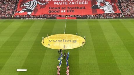 Pasillo a De Marcos en su despedida del Athletic y al campeón Barça