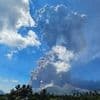 Weitere Explosionen möglich: Indonesischer Vulkan spuckt 18 Kilometer hohe Aschesäule