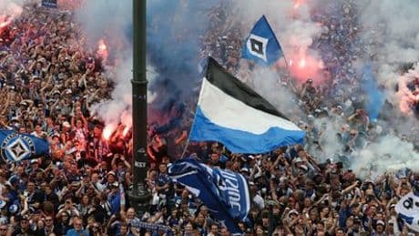Hamburger SV: 40.000 HSV-Fans feiern Bundesliga-Aufstieg auf dem Rathausmarkt