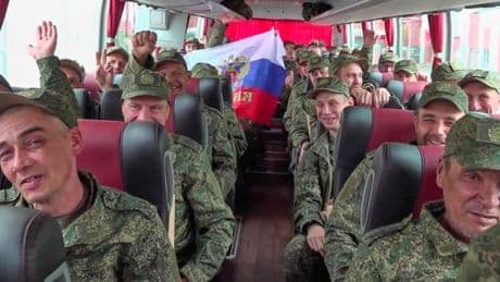 En direct, guerre en Ukraine : Volodymyr Zelensky a confirmé dimanche le dernier échange de prisonniers entre Kiev et la Russie