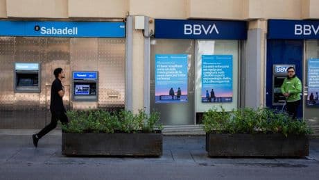 Bruselas abre un procedimiento de infracción a España por obstaculizar la opa del BBVA