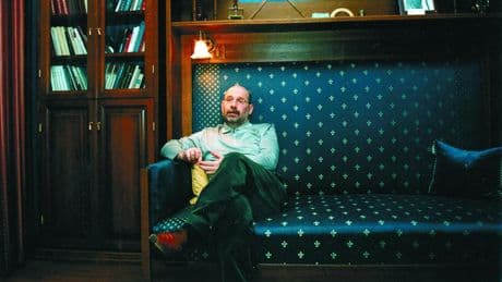 Rusia condena en ausencia a 14 años de cárcel a Borís Akunin, su escritor más popular hasta la guerra