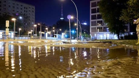 Rohrbruch in Berlin sorgt für Überschwemmung – mehrere Bezirke ohne Wasser