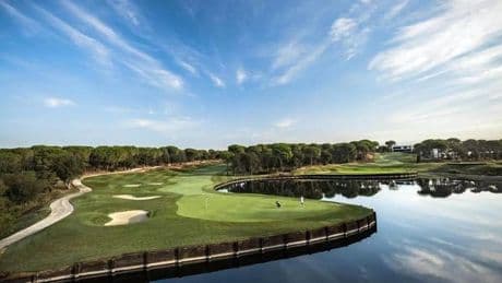 ¿Quién es Denis O'Brien, el multimillonario dueño de Camiral Golf?