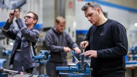 IW-Studie: 77 Prozent der Beschäftigten würden bei geringerer Abgabenlast mehr arbeiten