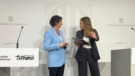 Govern y Comuns pactan retrasar la tasa turística y estrenar la ley de barrios y 60 millones para vivienda
