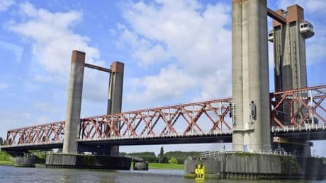 Brute daad van vandalisme zorgt voor ontregeling verkeer Rotterdam: ’Nog nooit meegemaakt’