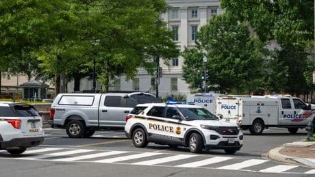 Bomb squad swarm area near White House after 'suspicious package' found