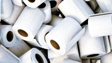 Una extrabajadora de hotel desvela por qué debes cambiar el papel higiénico al llegar a una habitación: "Lo dejarán bonito"