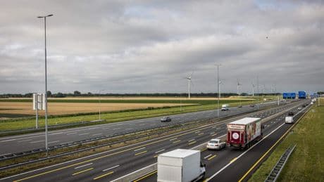 A4 richting Amsterdam dicht door ongeval met 2 bussen, niets bekend over slachtoffers