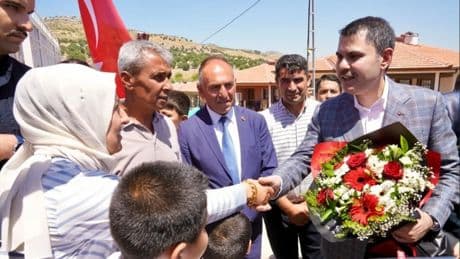 Bakan Kurum’a Zey Köyü’nden teşekkür! Depremzede vatandaş: Bize bebek gibi baktınız
