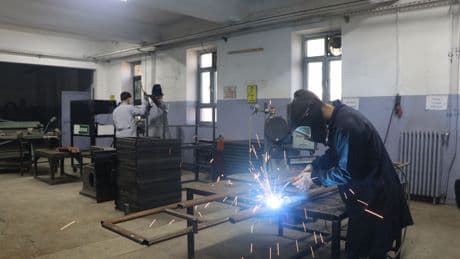 Çalışmamıza rağmen ailemizden para alıyoruz
