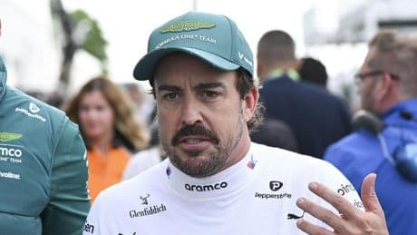 Alonso se frota las manos ante el lío de los neumáticos: "Interesante... y el coche se siente bien"
