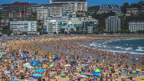 La subida de precios y el pinchazo de Alemania alejan el hito de los 100 millones de turistas