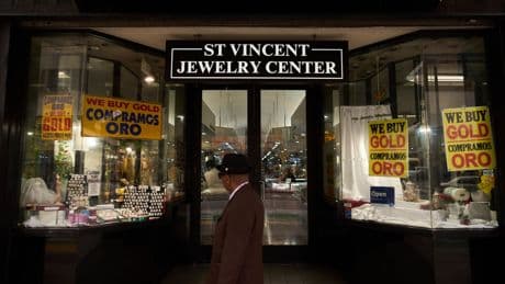 Economic jitters and soaring gold prices create a frenzy for US jewelry merchants