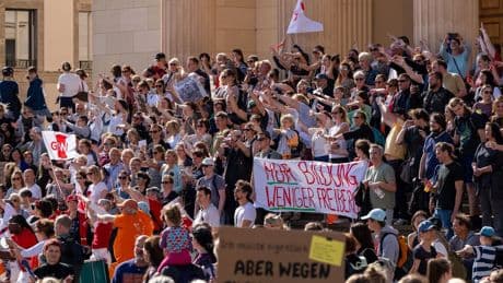 Gegen Extra-Stunde: Tausende bei Demo in Potsdam gegen Mehrarbeit für Lehrer