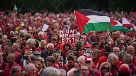 Symbolische rote Linie: Zehntausende fordern in Den Haag härteren Israel-Kurs