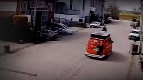 'CHP aracına kurusıkı silahla saldırı' iddiasına yönelik 2 şüpheli tutuklandı
