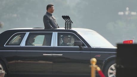 Chinas Präsident Xi eröffnet Militärparade in Peking