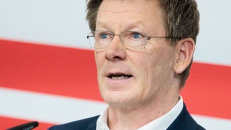 Nach Messerattacke: Bahn-Chef Lutz spricht mit Team am Hamburger Hauptbahnhof