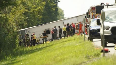 Varios muertos y heridos en el accidente de un bus en una autopista de Nueva York