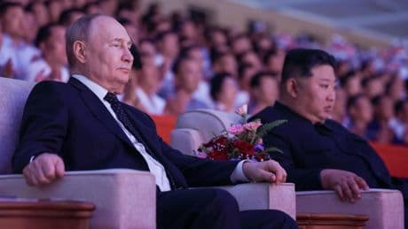 China: Putin und Kim bei Militärparade in Peking