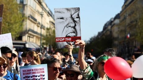 États-Unis : « pas de roi en Amérique », des milliers d’Américains ont de nouveau manifesté
