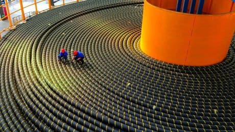 Cables submarinos: de los pioneros que salvaron el Atlántico a las autopistas de datos de Google y Meta
